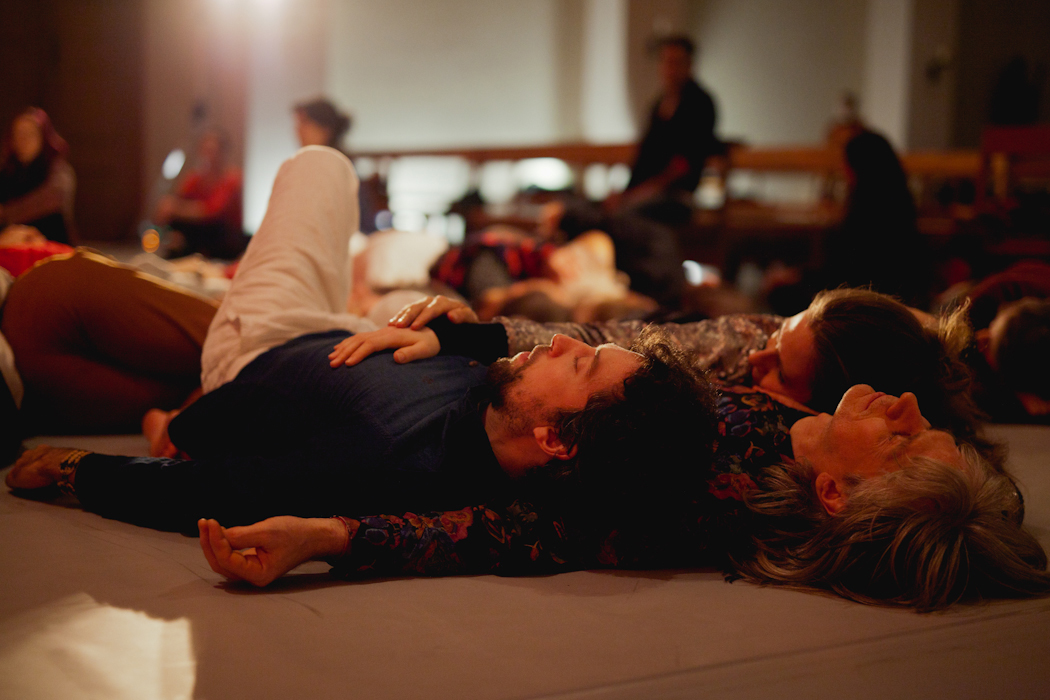 Documentary Photography & Participation in Project RITUAL BODIES of IN RESPONSE | IN RESPONSE is also an artistic movement. Since 2015, the festival DANCE IN RESPONSE has been taking place, which has brought together international artists and visitors in the Kleiner Michel in Hamburg's city center. 2019 was the first performance of RITUAL BODIES, a live event and mixture of dance, performance, art, sound and ritual.